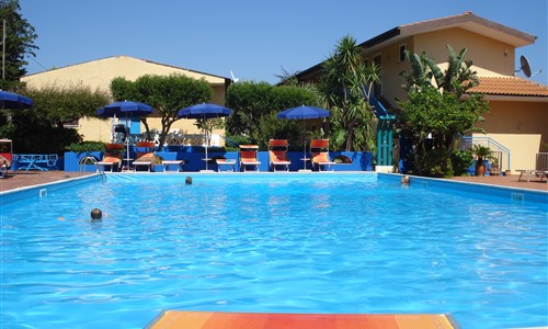 Hotel Grotticelle*** - Itálie, Kalábrie, Hotel Grotticelle - bazén