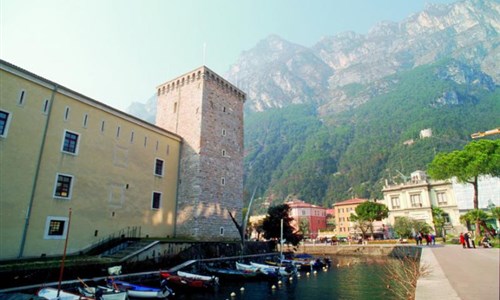 Vinařské oblasti Lago di Garda a opera ve Veroně - Lago di Garda a opera ve Veroně