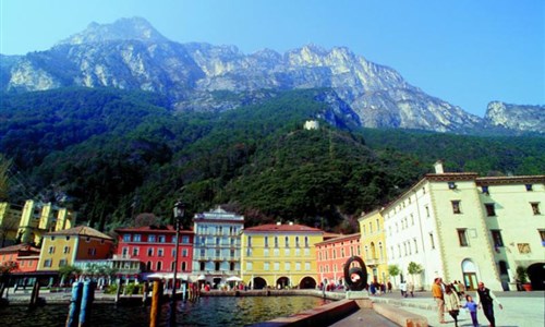 Vinařské oblasti Lago di Garda a opera ve Veroně - Lago di Garda a opera ve Veroně