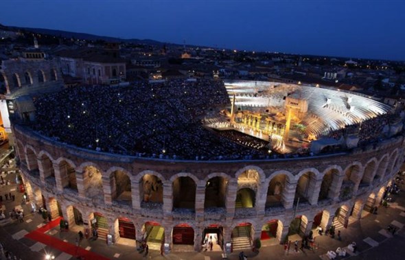 Vinařské oblasti Lago di Garda a opera ve Veroně