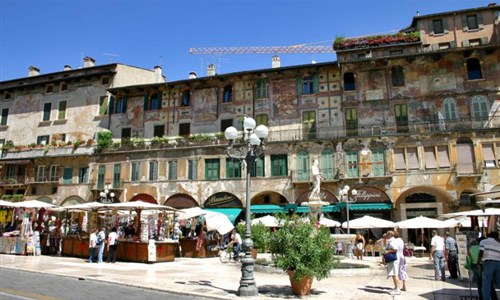 Vinařské oblasti Lago di Garda a opera ve Veroně - Lago di Garda a opera ve Veroně