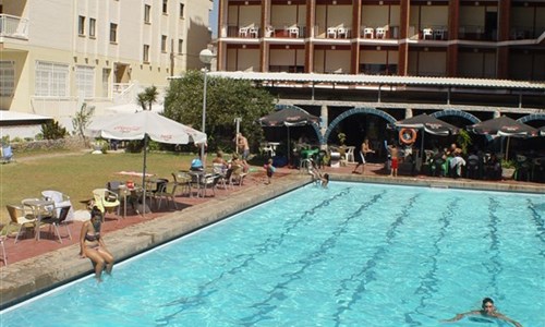 Hotel Ancla* - letecky - bazén v hotelu Zapata