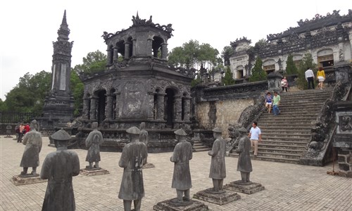 Císařské památky a koupání ve Vietnamu - Hue - Khai Dinh tomb