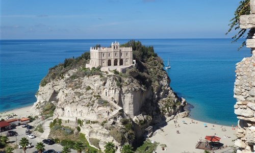Rychlovlaky napříč Itálií - Kalábrie - Tropea