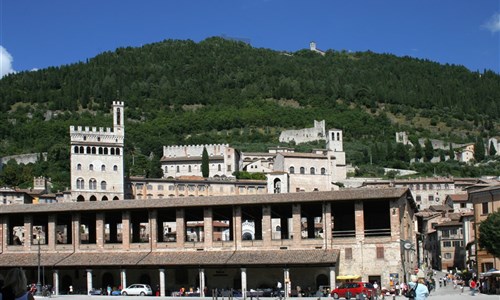 Perly střední Itálie - s koupáním, pizzou a vínem - Gubbio