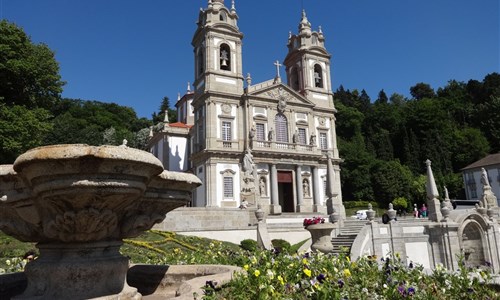 Putování za vínem a krásami Porta - letecky - Braga Bom Jesus do Monte