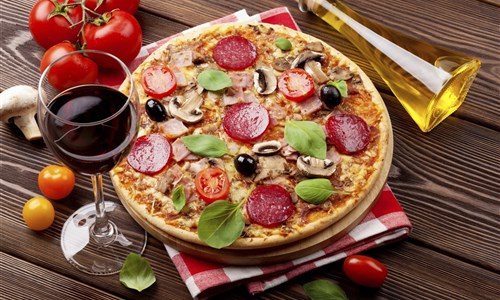 Perly střední Itálie - s koupáním, pizzou a vínem - Itálie, Toskánsko - pizza a víno