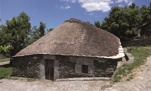 Svatojakubská pouť - cestou necestou do Santiaga de Compostela - letecky - O Cebreiro