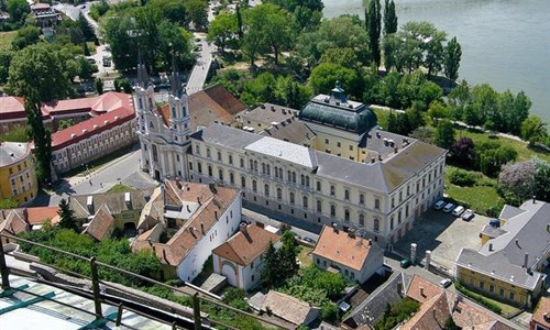 Lodí z Budapešti až do dunajského ohybu - Lodí z Budapešti až do dunajského ohybu