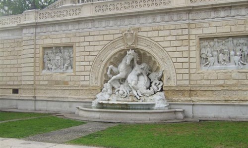 Za vínem i auty Ferrari, Kaplickým a městy UNESCO - Republika San Marino