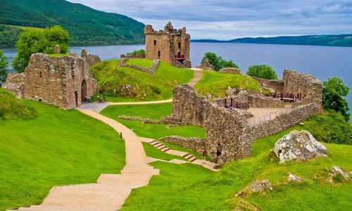 Skotsko, Orkneje - letecky - Loch Ness - Urquhart Castle