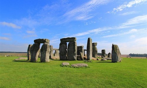 Skvosty jižní Anglie s koupáním na Anglické riviéře - autobusem - Stonehenge