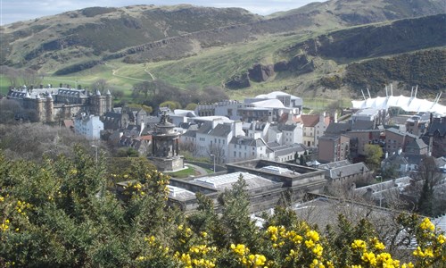 Skotsko, Orkneje - letecky - Edinburgh - Holyrood House a parlament