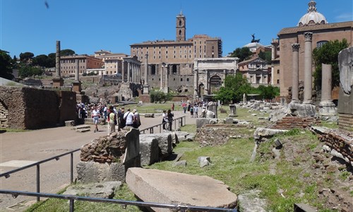 Řím letecky s výletem do Neapole - Řím - Forum Romanum